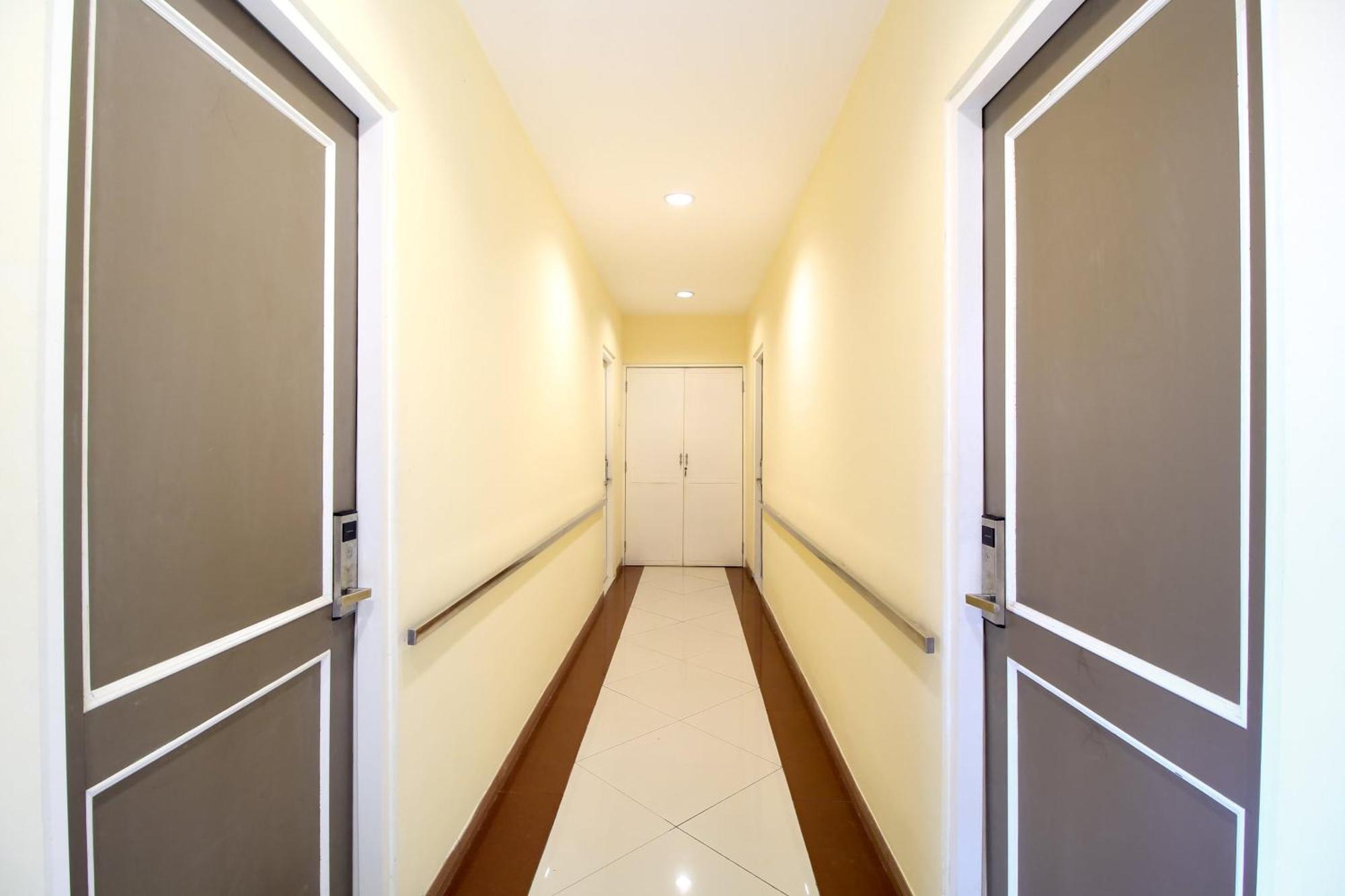Super Oyo Capital O 175 K-60 Residence Surabaya Kültér fotó